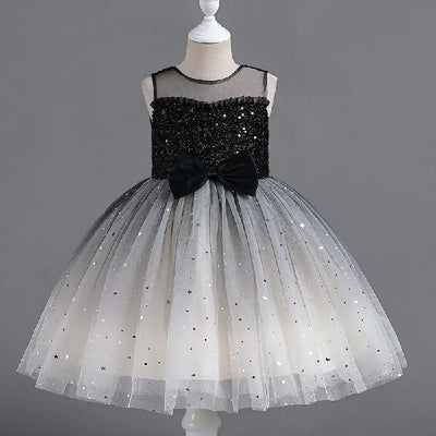 Robe princesse fille noir dégradé blanc détails pailletés et étoiles argentées.