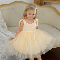 Robe cérémonie fille pastel avec détails perlés et nœuds