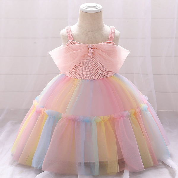 Robe princesse bébé pastel arc-en-ciel avec motifs en crochet et roses en tissu