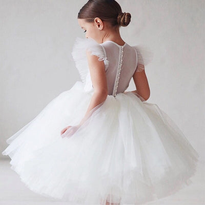 Robe princesse fille blanche avec jupon volumineux en tulle et manches à volants
