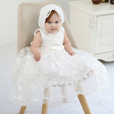 Robe baptême bébé fille blanche en dentelle avec bonnet assorti