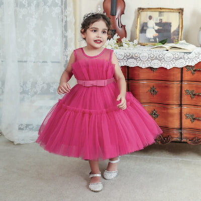 Robe princesse fille rose vif avec corsage à plis et ruban à la taille