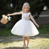 Robe cérémonie fille blanche avec motif perles sur le buste et bas volumineux