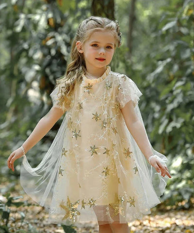 Robe princesse bébé beige à motifs étoiles dorées et broderies délicates