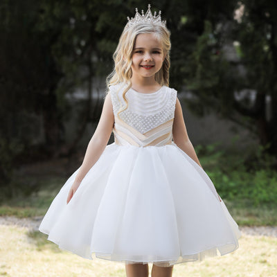Robe cérémonie fille blanche avec motif perles sur le buste et bas volumineux