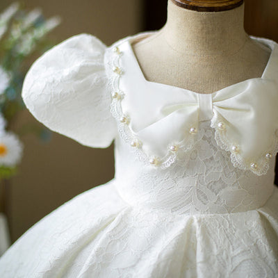 Robe cérémonie fille blanche en dentelle avec manches bouffantes et nœud à perles
