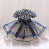 Robe princesse bébé rouge foncé avec motifs floraux et nœud crème