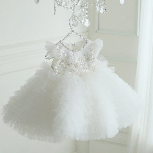 Robe cérémonie fille blanche avec motifs floraux et perles, jupe en tulle bouffante