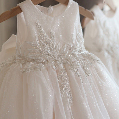Robe cérémonie fille blanche à paillettes et appliqués floraux en tulle volumineux