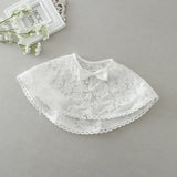 Robe baptême bébé fille blanche avec cape en dentelle florale et jupe en tulle volumineuse