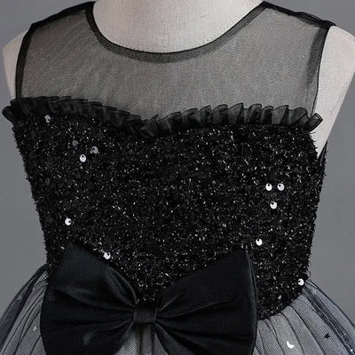 Robe princesse fille noir dégradé blanc détails pailletés et étoiles argentées.