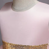 Robe princesse fille rose pastel avec ceinture dorée et broderies florales