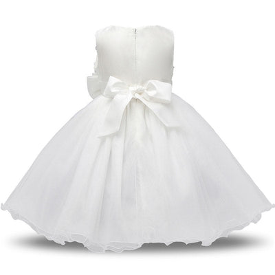 Robe princesse bébé blanche à motif floral avec nœud et jupe en tulle.