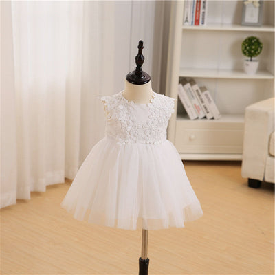 Robe baptême bébé fille blanche en dentelle avec jupe en tulle