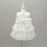 Robe baptême bébé fille en dentelle blanche avec nœud et volants superposés