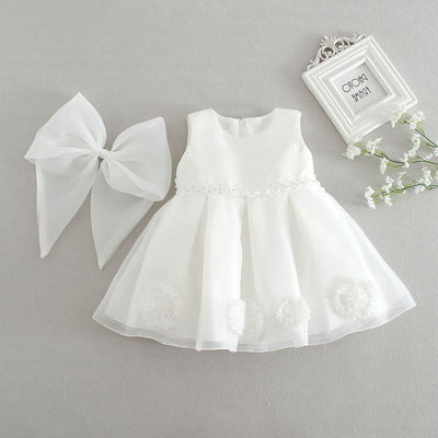 Robe baptême bébé fille blanche avec ornements floraux et nœud assorti