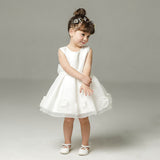 Robe cérémonie fille blanche avec fleurs en tissu et jupe évasée