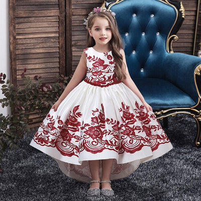 Robe princesse fille blanche et rouge bordeaux avec motifs floraux brodés