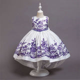 Robe princesse fille blanche et rouge bordeaux avec motifs floraux brodés
