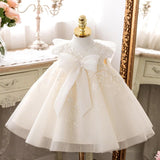 Robe baptême bébé fille ivoire avec dentelle et nœud blanc