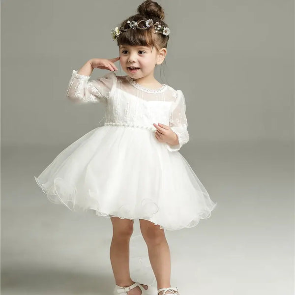 Robe baptême bébé fille blanche avec dentelle et perles