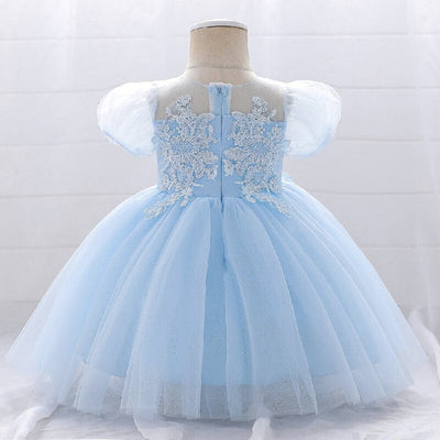 Robe baptême bébé fille blanche avec manches bouffantes et broderies florales