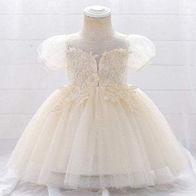 Robe baptême bébé fille blanche avec manches bouffantes et broderies florales