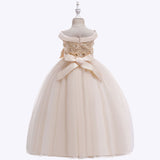 Robe princesse fille blanche avec corsage en dentelle fleurie et jupe en tulle volumineuse