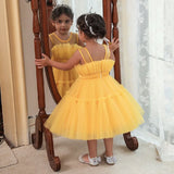 Robe princesse fille rose vif avec corsage à plis et ruban à la taille