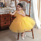 Robe princesse fille rose vif avec corsage à plis et ruban à la taille