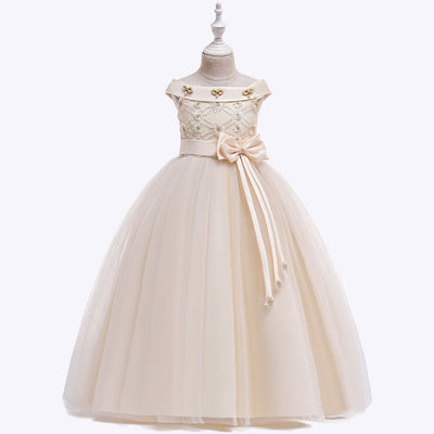 Robe princesse fille blanche avec corsage en dentelle fleurie et jupe en tulle volumineuse