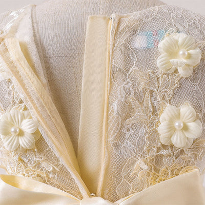 Robe princesse fille couleur crème à motifs floraux en relief