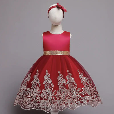 Robe princesse fille rose pastel avec ceinture dorée et broderies florales