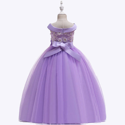 Robe princesse fille blanche avec corsage en dentelle fleurie et jupe en tulle volumineuse
